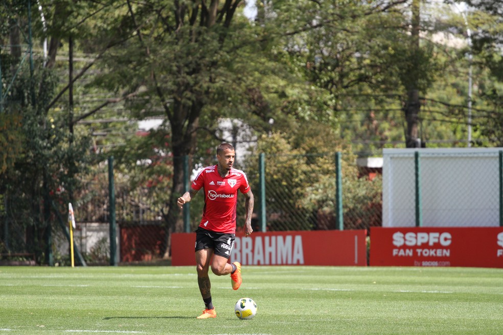 Diego Costa no treino do São Paulo neste sábado — Foto: São Paulo FC