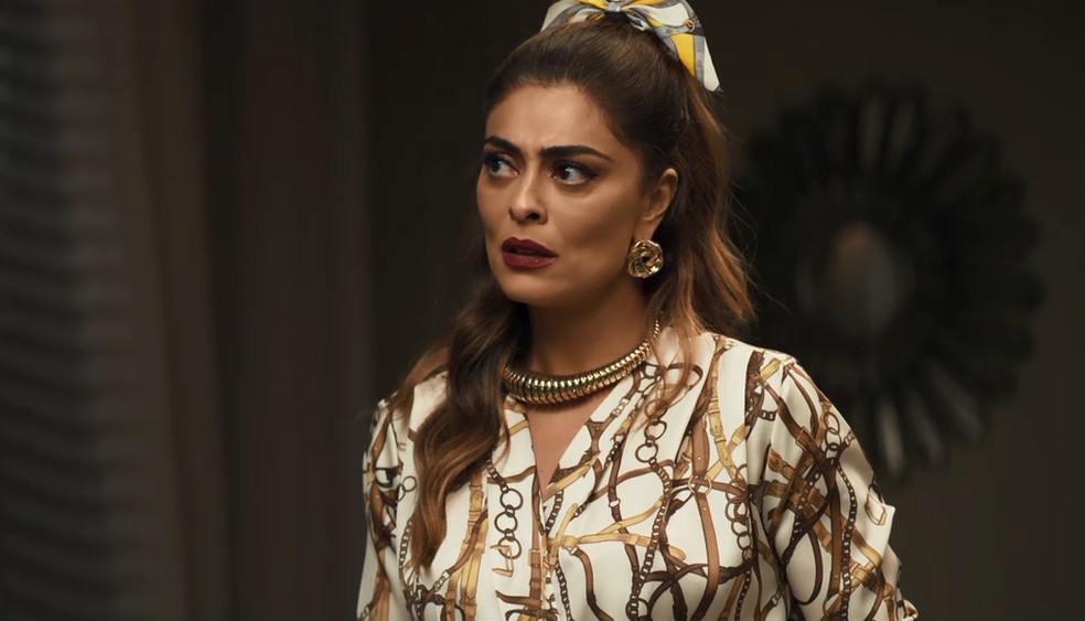 Maria da Paz (Juliana Paes) fica surpresa com a possibilidade de Régis (Reynaldo Gianecchini) ter um filho  — Foto: TV Globo