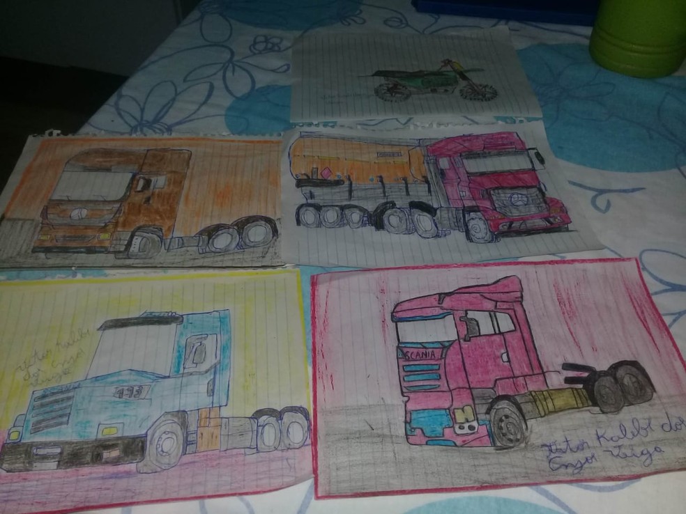 De acordo com a mÃ£e de Victor dos Anjos Veiga, ele tentou vender os desenhos que criou para ajudar a famÃ­lia em Itariri, SP â?? Foto: Andressa dos Anjos Veiga/Arquivo pessoal