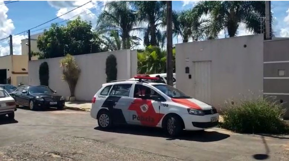 Casa onde ocorreu o feminicídio seguido de suicídio em Vargem Grande do Sul — Foto: Carioca/Notícias Policiais