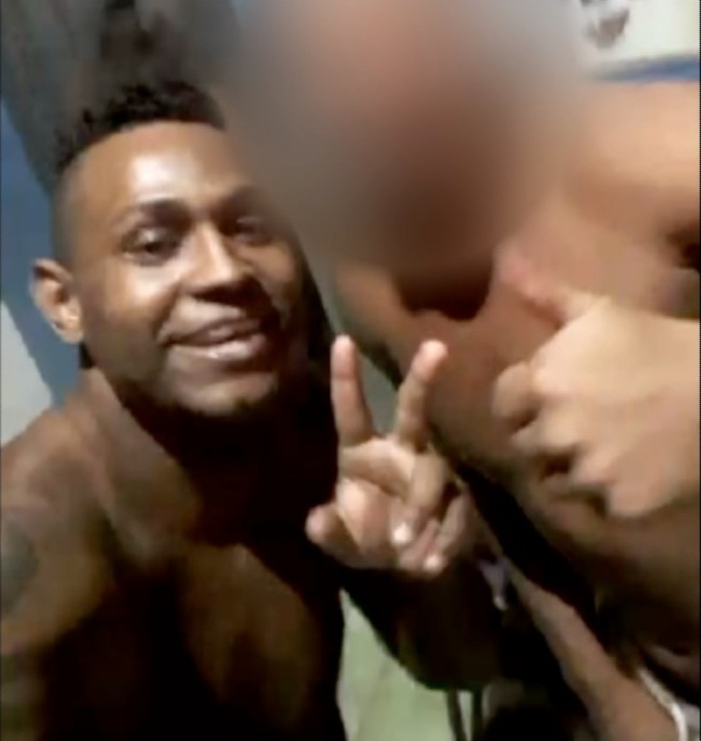 Vídeo foi gravado após jogador sair da prisão (Foto: Reprodução)