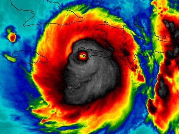 Imagem do furacão Matthew durante passagem pelo Haiti: a similaridade com um crânio humano assustou muita gente e viralizou na internet (Foto: NASA/ BBC)