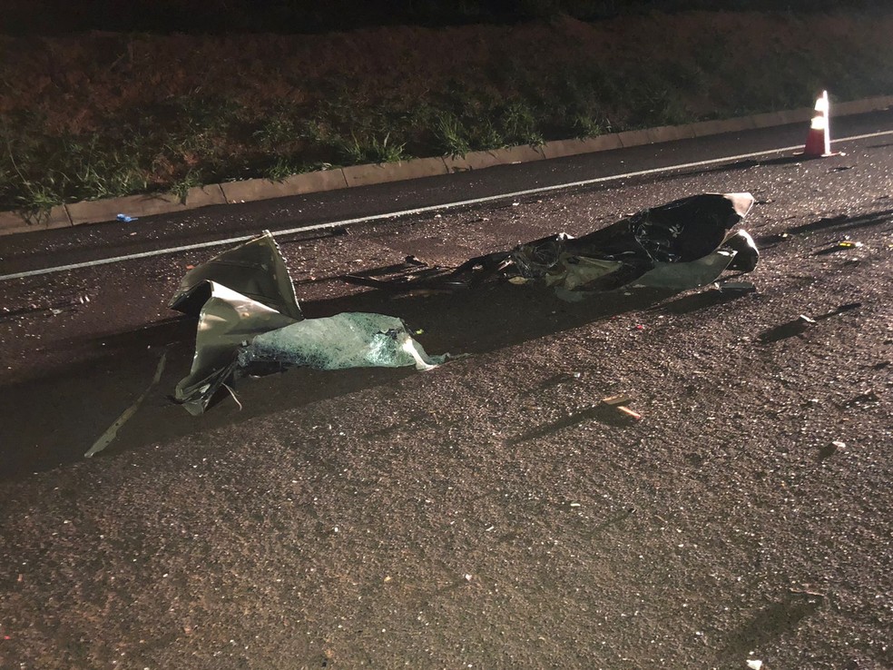Acidente matou uma pessoa na Rodovia Assis Chateaubriand, em Martinópolis (SP) — Foto: Renato Campanari/TV Fronteira