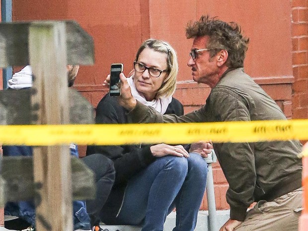 Jimmy Giannopoulos, Robin Wright e Sean Penn discutem (Foto: Grosby Group)