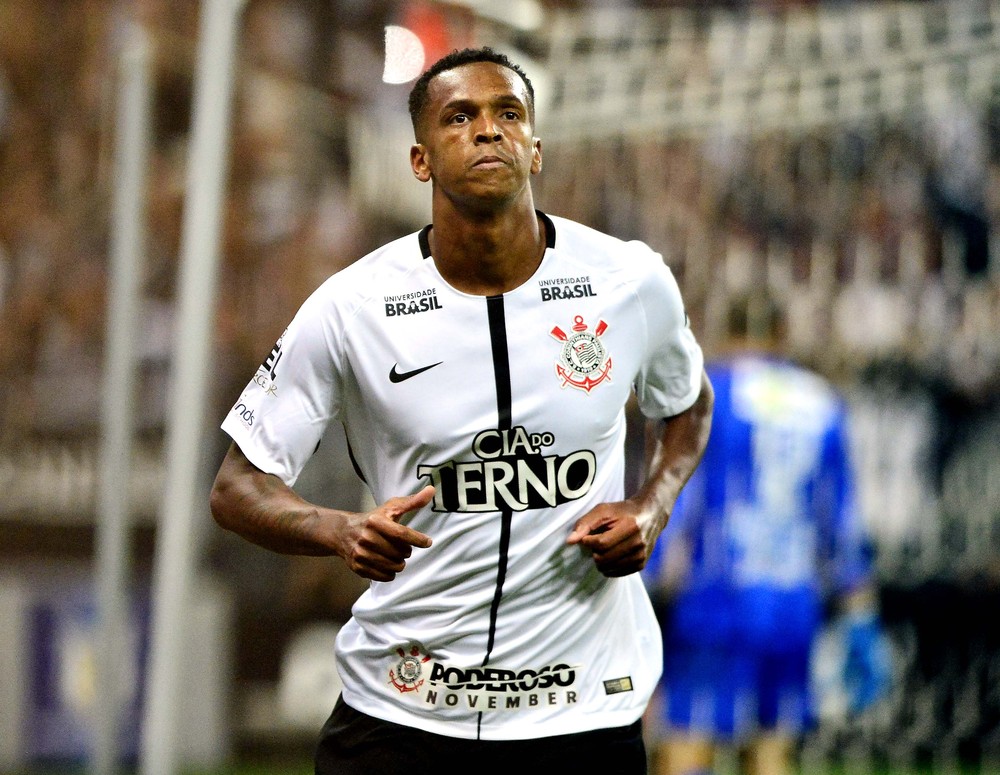 Em férias no Corinthians, Jô terá de secar Dourado por artilharia do Brasileirã