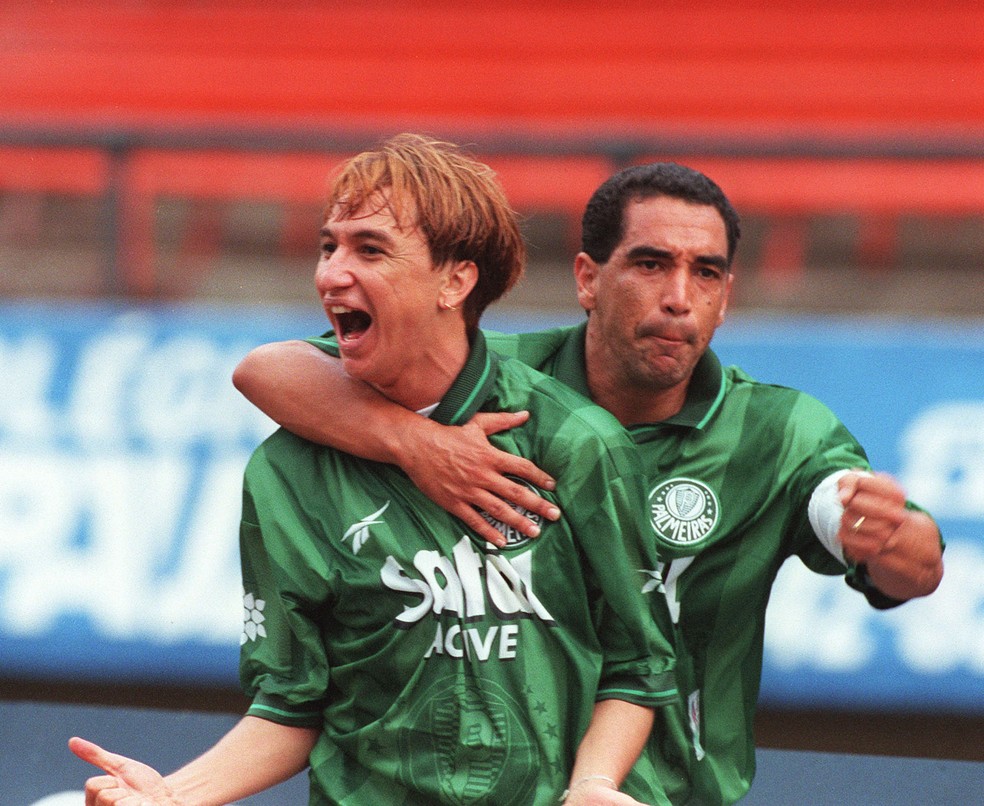 Paulo Nunes e Zinho com a camisa do Palmeiras — Foto: Agliberto Lima/Estadão Conteúdo