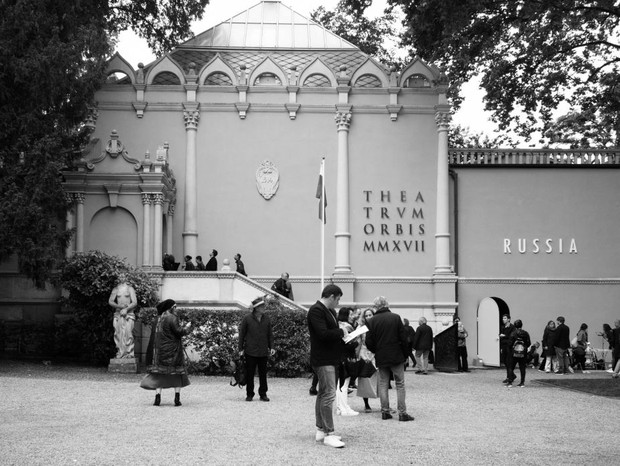 VENICE, ITALY - MAY 11:  (EDITORS NOTE: Image has been shot in black and white. Color version not available.) A general view of the Russian pavilion seen at Biennale Giardini on May  11, 2017 in Venice, Italy. The 57th International Art Exhibition of La B (Foto: Getty Images)