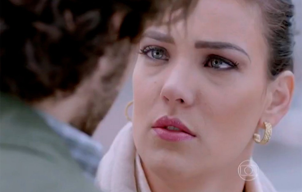 Em 'Império', José Alfredo (Chay Suede) se casa com Maria Marta (Adriana Birolli) — Foto: Globo