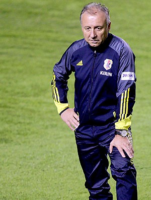 Alberto Zaccheroni técnico treino Japão (Foto: Reuters)