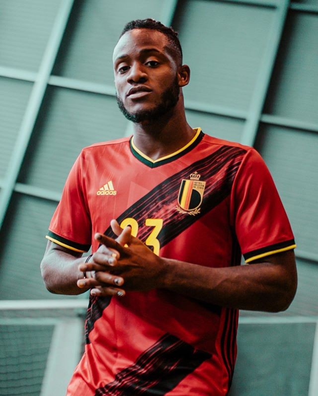 Michy Batshuayi vestindo o novo uniforme da seleção da Bélgica  (Foto: Reprodução: Instagram)