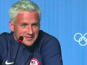 Ryan Lochte pede desculpa por falso relato de assalto na Olimpíada (Gnews) (Foto: Reprodução GloboNews)
