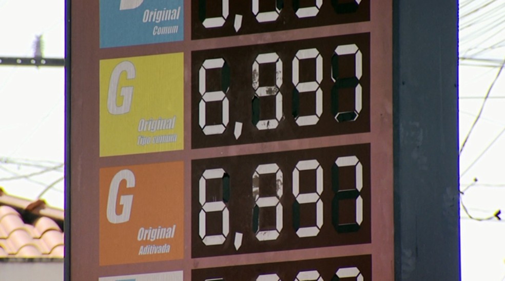 Preço do litro da gasolina já chega a quase R$ 7 em postos de combustíveis em Varginha — Foto: Reprodução EPTV