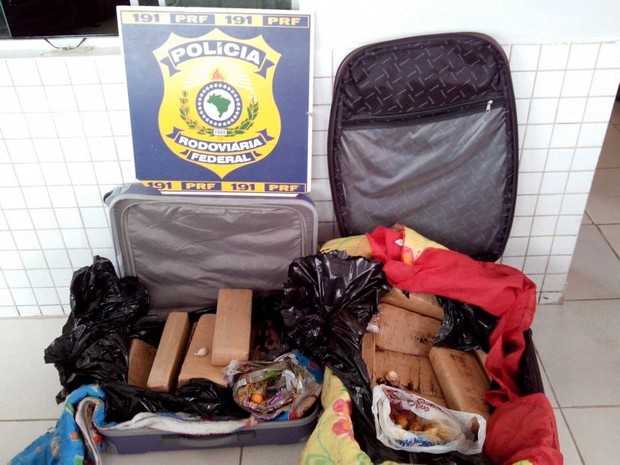 Os 30,2 kgs de maconha estavam distribuídos em duas malas, com destino a Imperatriz (MA) (Foto: Divulgação/PRF-TO)