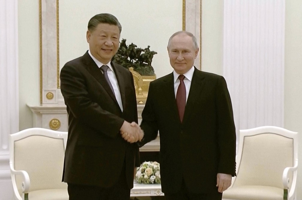 Os presidentes da China, Xi Jiping, e da Rússia, Vladimir Putin, durante encontro no Kremlin, em Moscou, em 20 de março de 2023.  — Foto: Russian Pool via AP