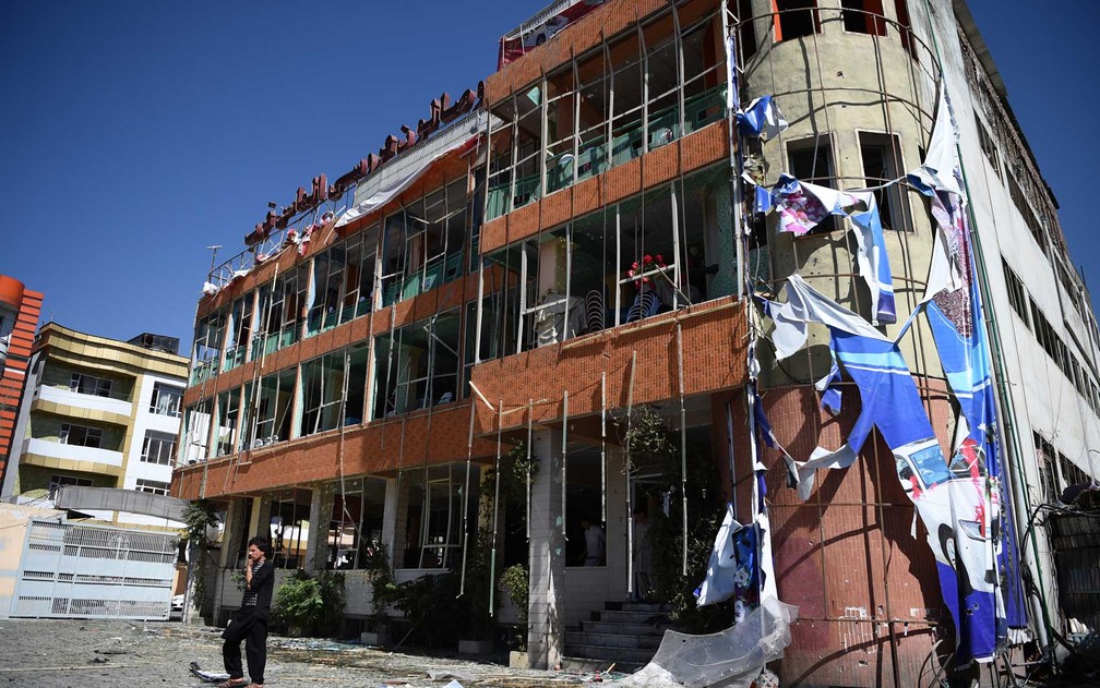 Explosão afetou imóveis em Kabul (Foto: Wakil Kosar / AFP Photo)