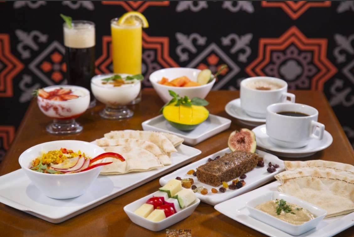 O restaurante Al Khayam oferece um café da manhã árabe  — Foto: Gabriel Monteiro