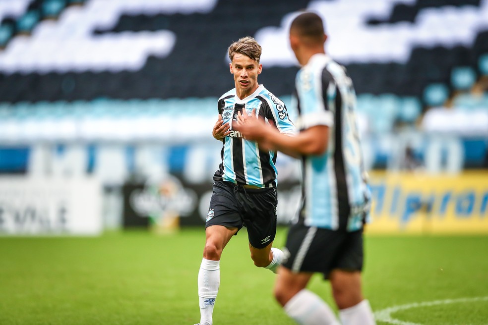 Ferreira comemora gol do Grêmio no Gre-Nal da final do Gauchão, na Arena — Foto: Lucas Uebel/DVG/Grêmio