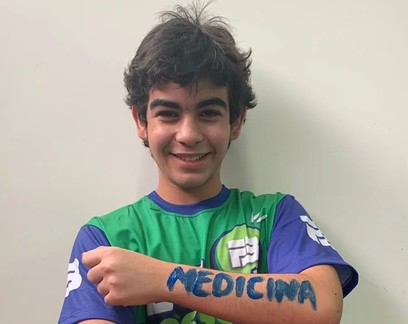 Após ser aprovado em medicina, brasileiro se torna pesquisador aos 13 anos