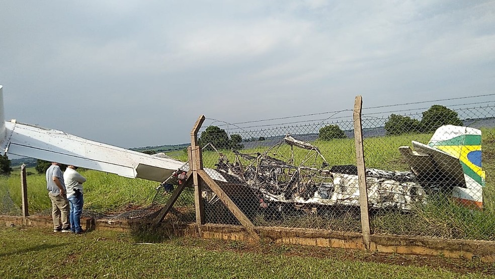 Avião agrícola cai em Dracena (SP) — Foto: Marcos Maia