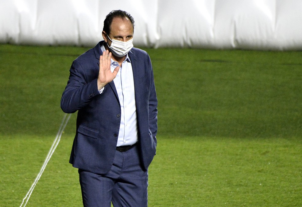 Rogério Ceni agradece homenagens da torcida e afirma: 