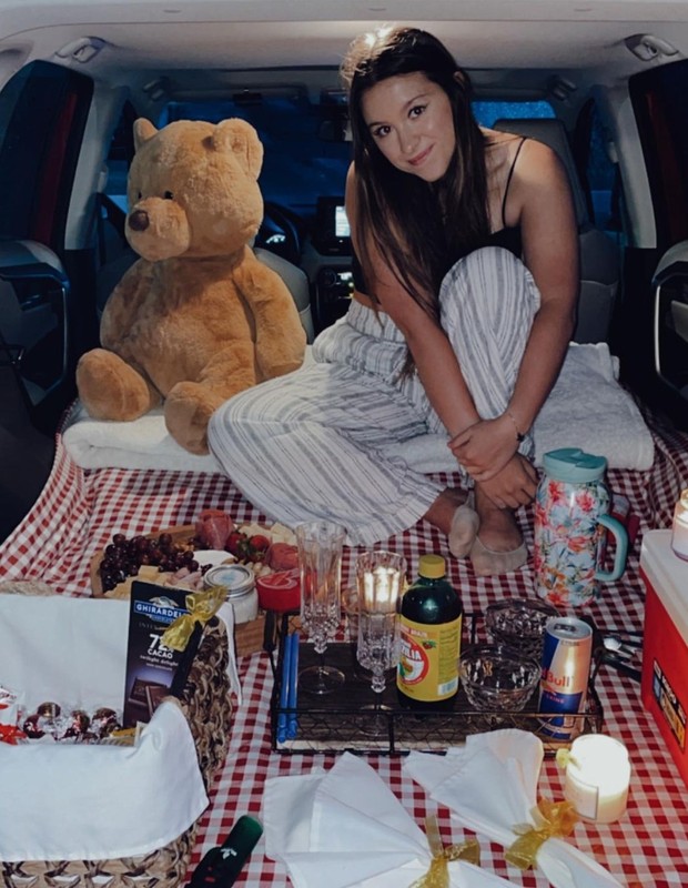 Sofia Liberato mostra piquenique no carro (Foto: Reprodução/Instagram)