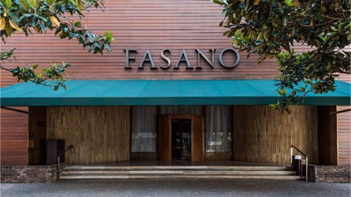 O hotel Fasano, em São Paulo, aceita cachorros e oferece um kit pet no check-in