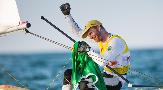Robert Scheidt vela competição Omã campeão (Foto: Divulgação / Lloyd Images )