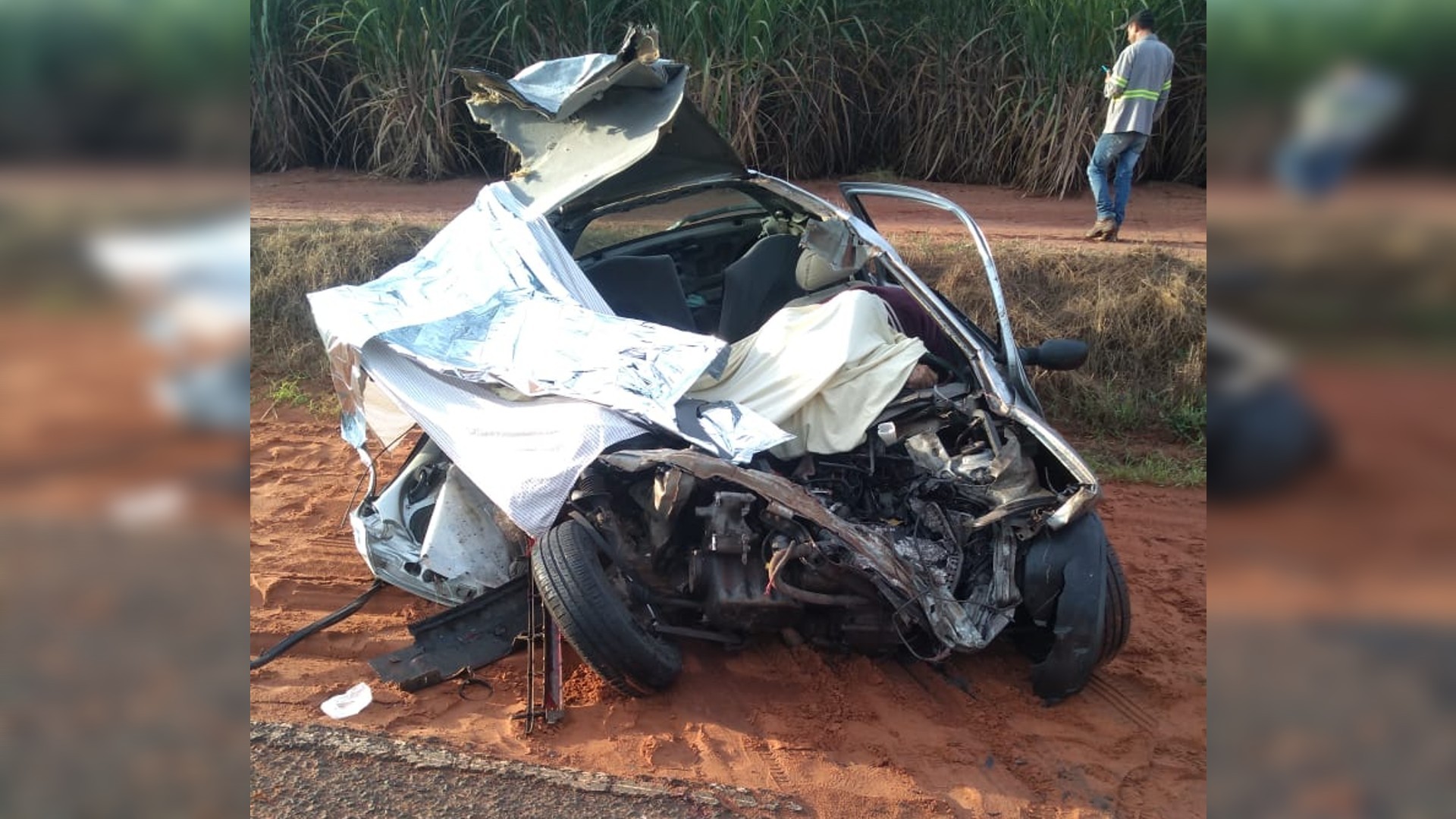 Quatro pessoas morrem em acidente entre carro e ônibus