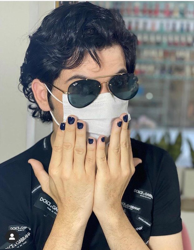Gustavo Mendes diz que pintar as unhas o ajudou a parar de roer (Foto: Arquivo Pessoal)