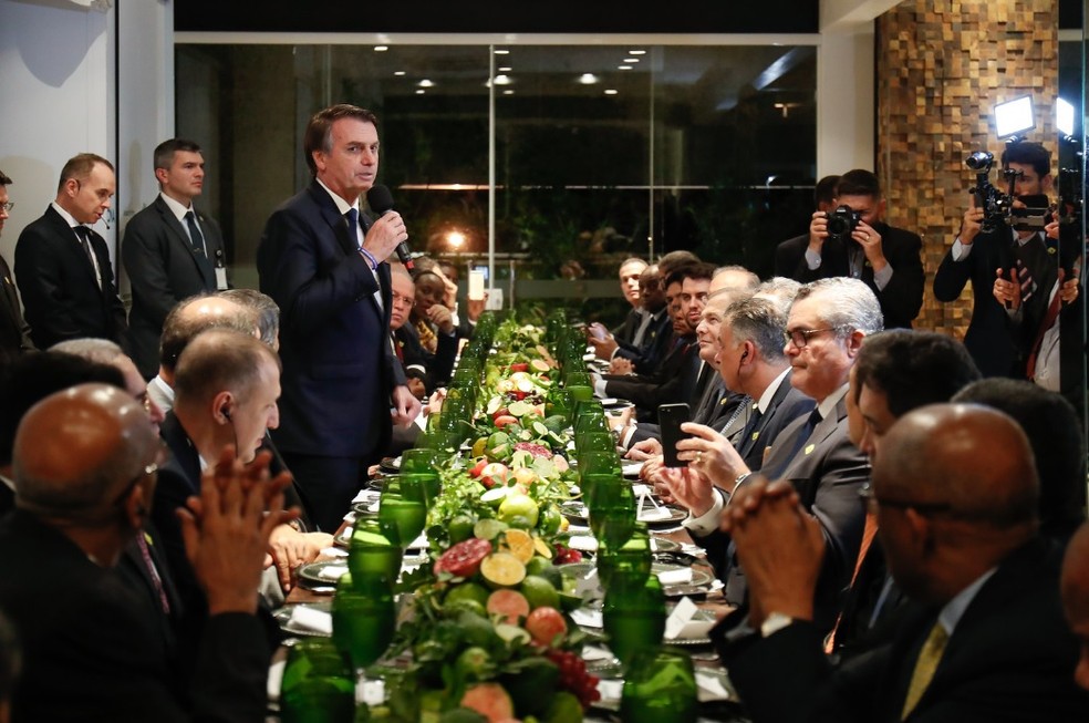 Presidente Jair Bolsonaro discursa em jantar com embaixadores de países islâmicos — Foto: Alan Santos/PR