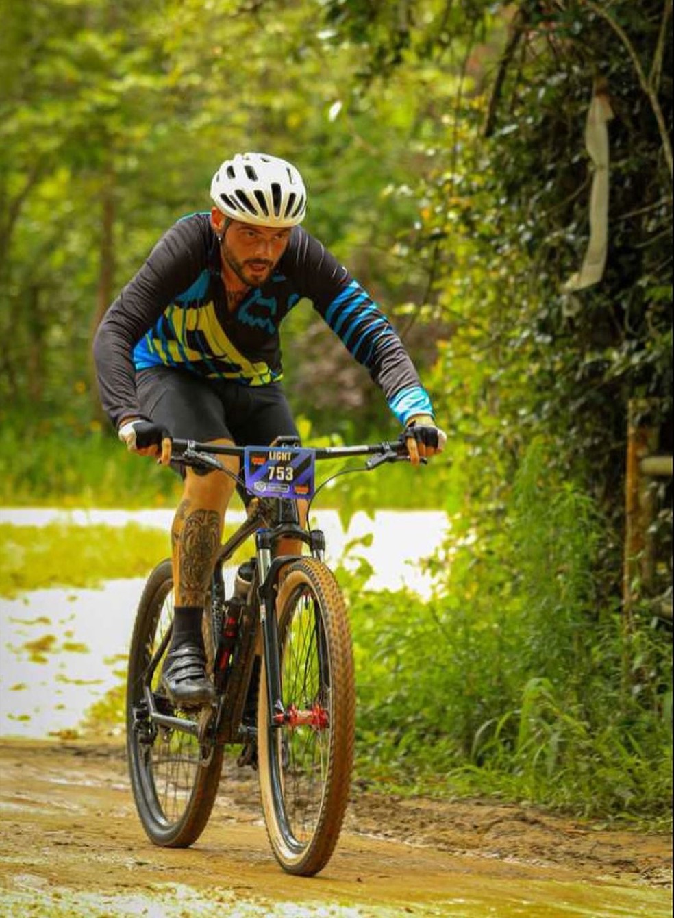 Homem de 33 anos perde 43 kg andando de bicicleta e inspira pessoas, em Ilhabela-SP — Foto: Arquivo pessoal