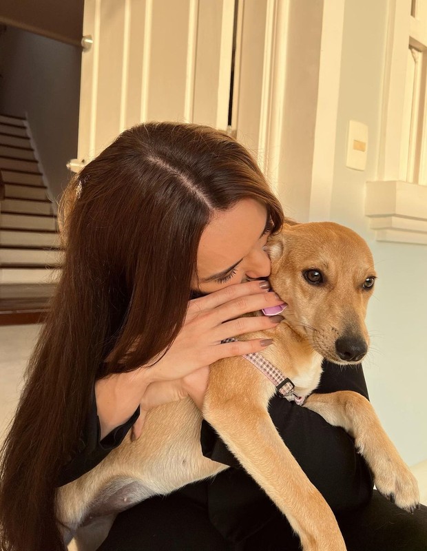 Rafa Kalimann e sua nova cachorrinha (Foto: Reprodução Instagram)