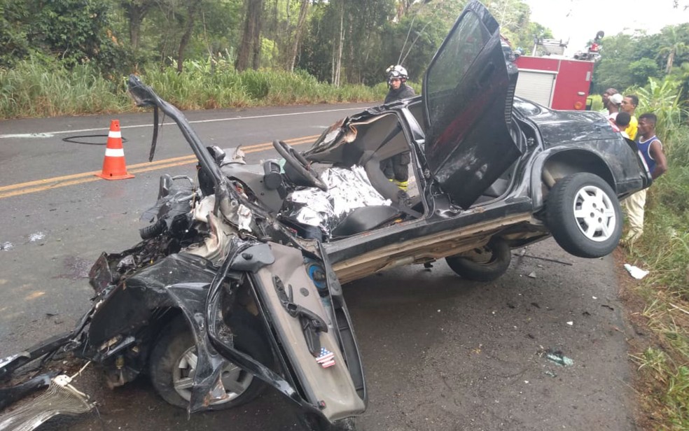 Batida entre carro e ônibus deixa morto e feridos na Bahia  — Foto: Redes Sociais 