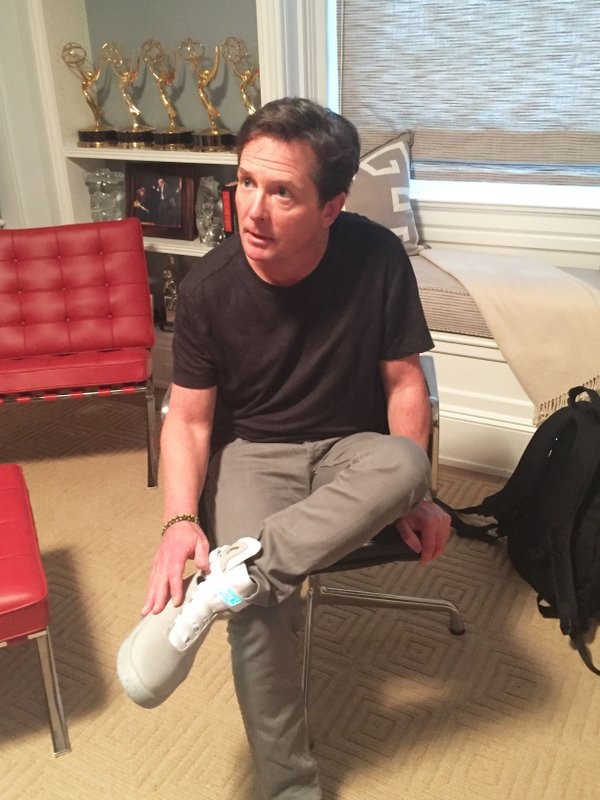 Michael J. Fox ganhou um par de presente da Nike (Foto: Reprodução/Twitter)