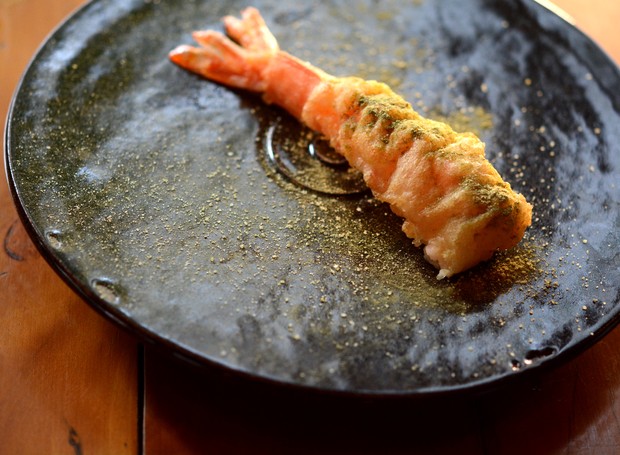 Receita de tempurá de camarão do chef Renato Shoya fica pronta em poucos minutos (Foto: Giuliana Nogueira/Divulgação)