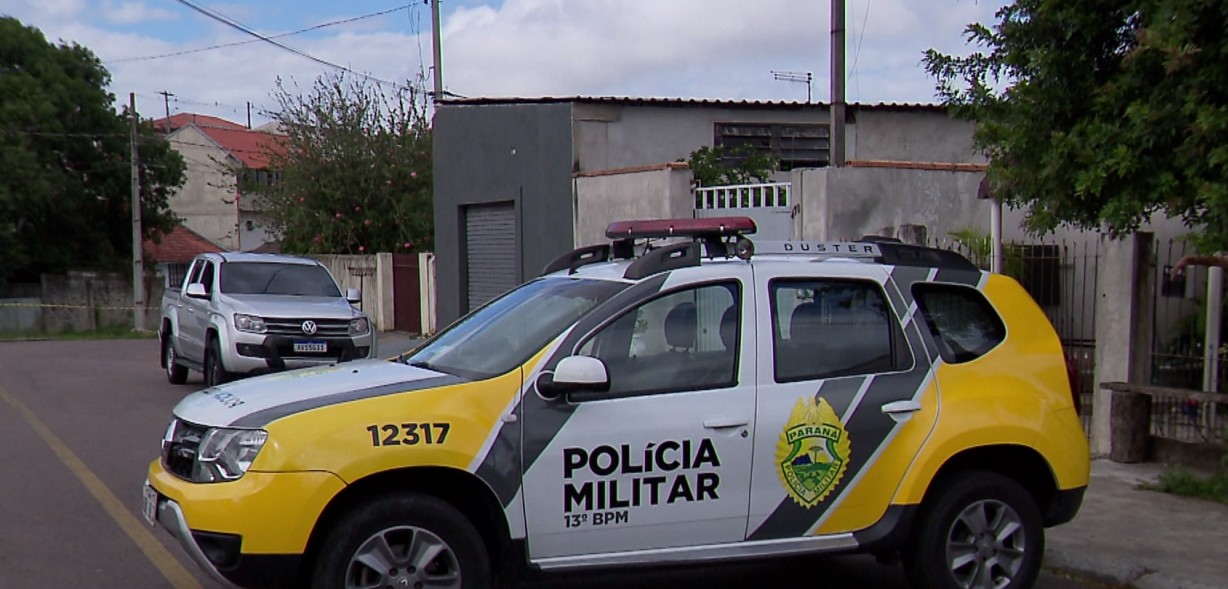 Homem é morto a tiros dentro de caminhonete, em Curitiba