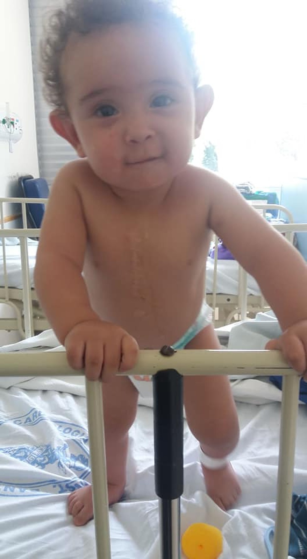 Mãe diz que, apesar das dificuldades, Ilker não perde o sorriso — Foto: Arquivo Pessoal