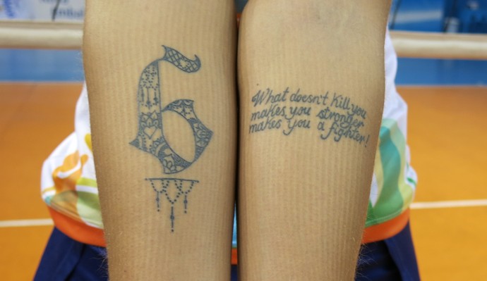 Nova tatuagem da Thaísa (Foto: Marcos Guerra)