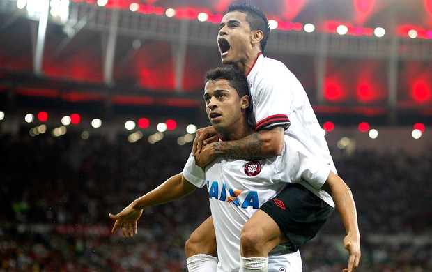 Dellatorre gol Atlético-PR contra o Flamengo (Foto: Agência Estado)