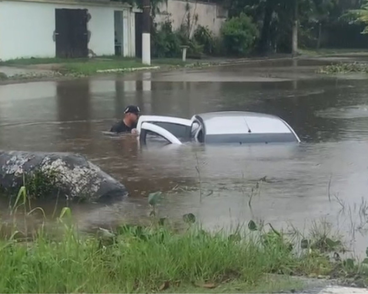 Temporal de mais de 16h castiga cidades litoral de SP; VÍDEO | Santos e  Região | G1