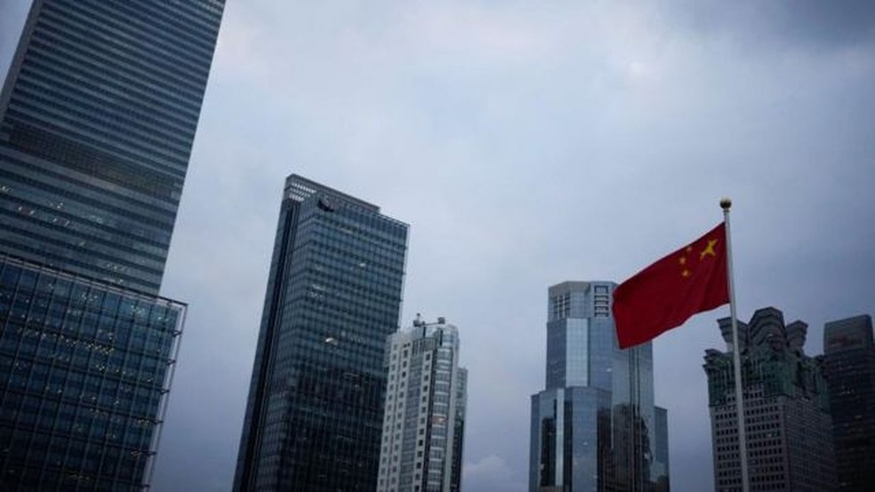 Bandeira chinesa em Xangai — Foto: REUTERS