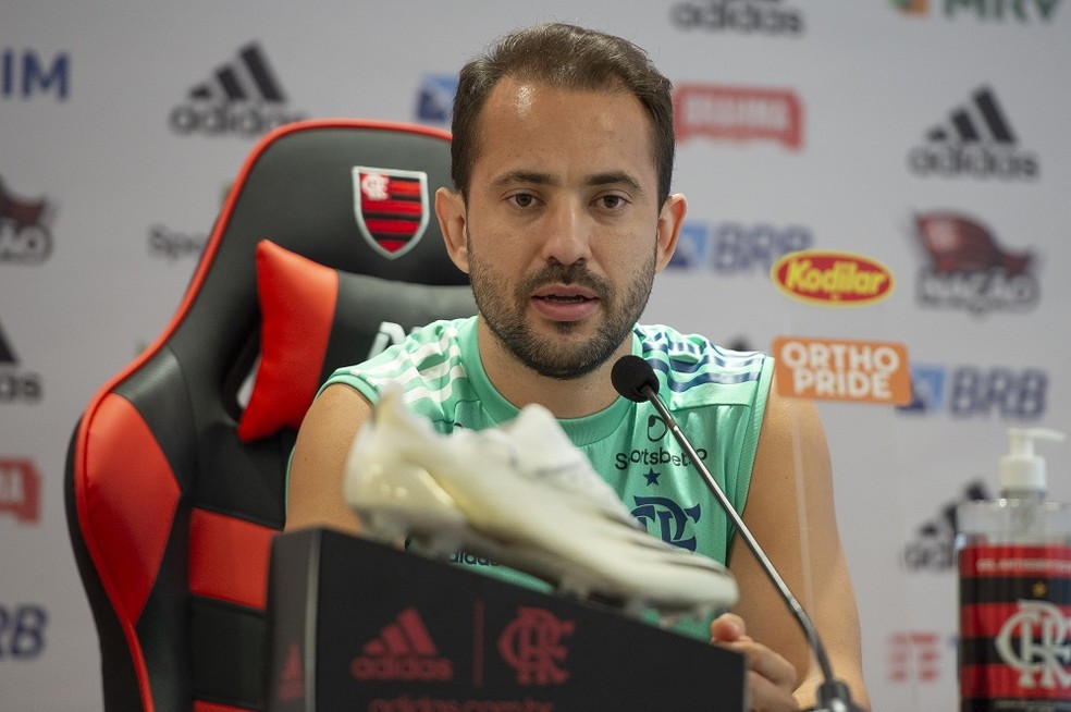 Everton Ribeiro durante coletiva no Ninho do Urubu, CT do Flamengo — Foto: Alexandre Vidal/Flamengo