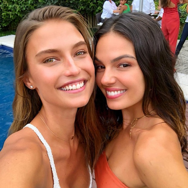 Fernanda Liz e Isis Valverde (Foto: Reprodução/Instagram)