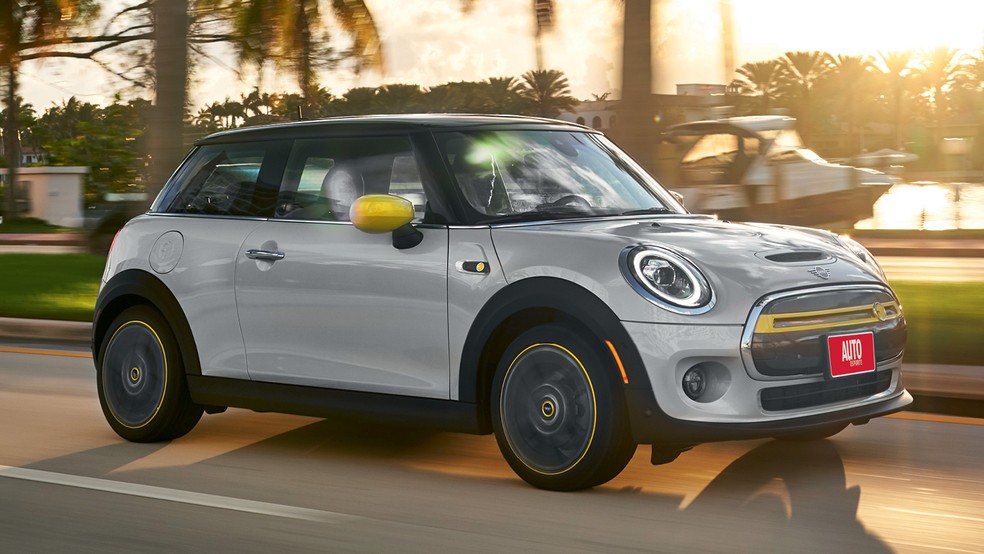 Mini Cooper S E empata com o Fiat 500e no quesito preço — Foto: Divulgação