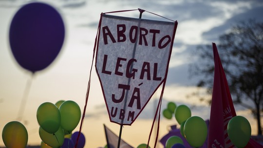 No Dia da Mulher, parlamentares feministas lançam manifesto por garantia do aborto legal
