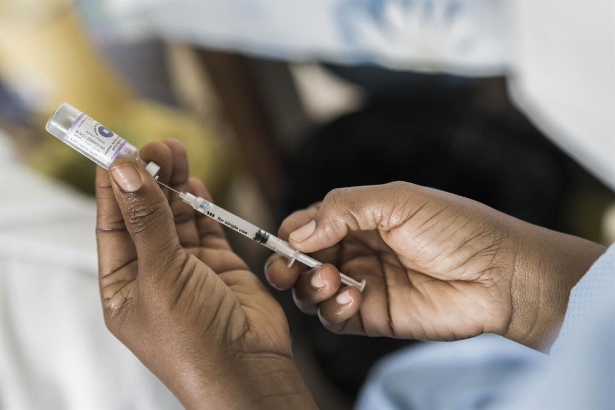 Estudo nos EUA mostrou que proteção de vacinas contra Covid-19 caiu em 8 meses (Foto: World Health Organization )