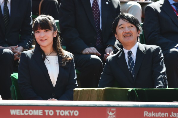 O Príncipe Fumihito com a filha, Princesa Mako em evento no Japão (Foto: Getty Images)