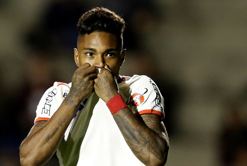 Vitinho fez seu gol, deu assistência e ainda conseguiu cinco bolas roubadas — Foto: RODOLFO BUHRER/FOTOARENA/ESTADÃO CONTEÚDO