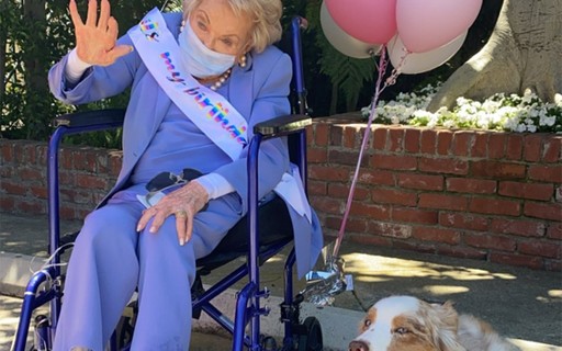 Atriz Anne Buydens, viúva de Kirk Douglas, ganha homenagens nos 101 anos
