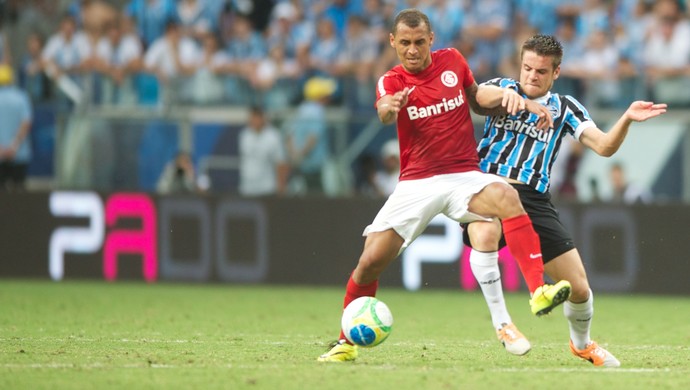 Tabu, tira-teima, G-4... Grêmio e Inter duelam em Gre-Nal que vale muito
